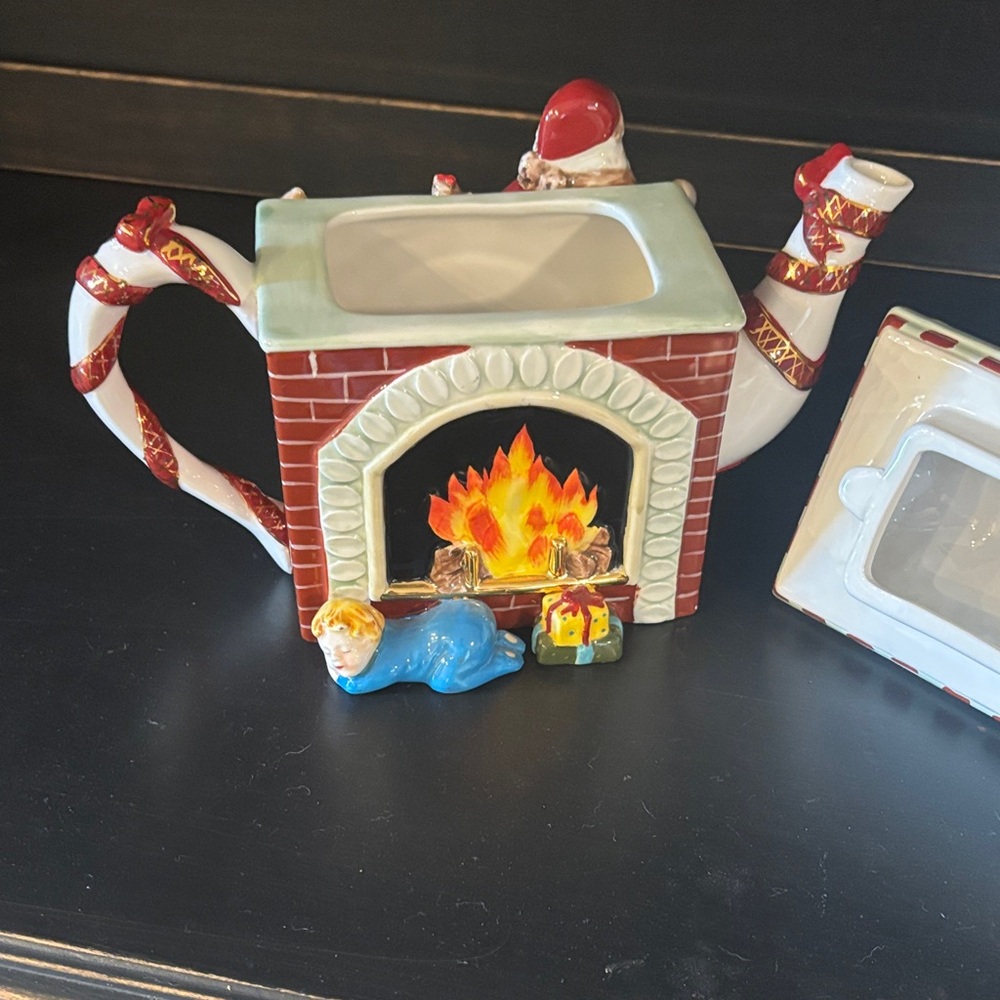 Waterford Santa Teapot with Green and Red Details - Picture 3 of 4